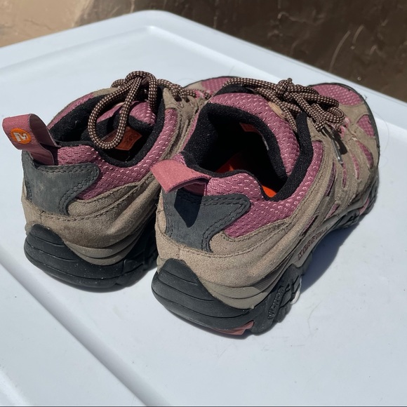 Merrel pink hiking shoes. - Picture 6 of 8